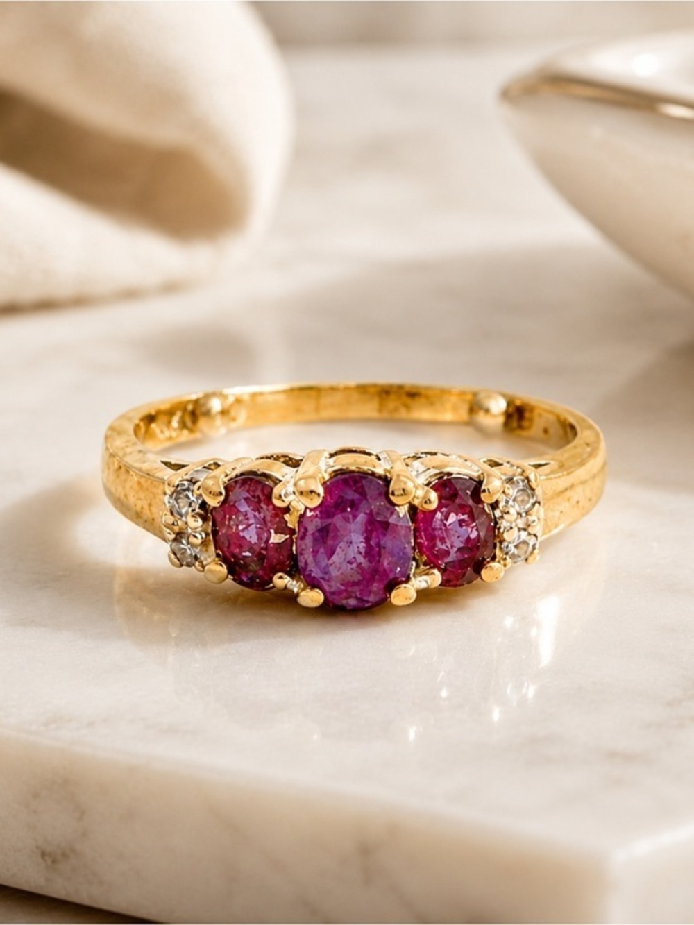 Vintage 10ct Yellow Gold Purple Amethyst & Diamond Ring Trilogy Ring​